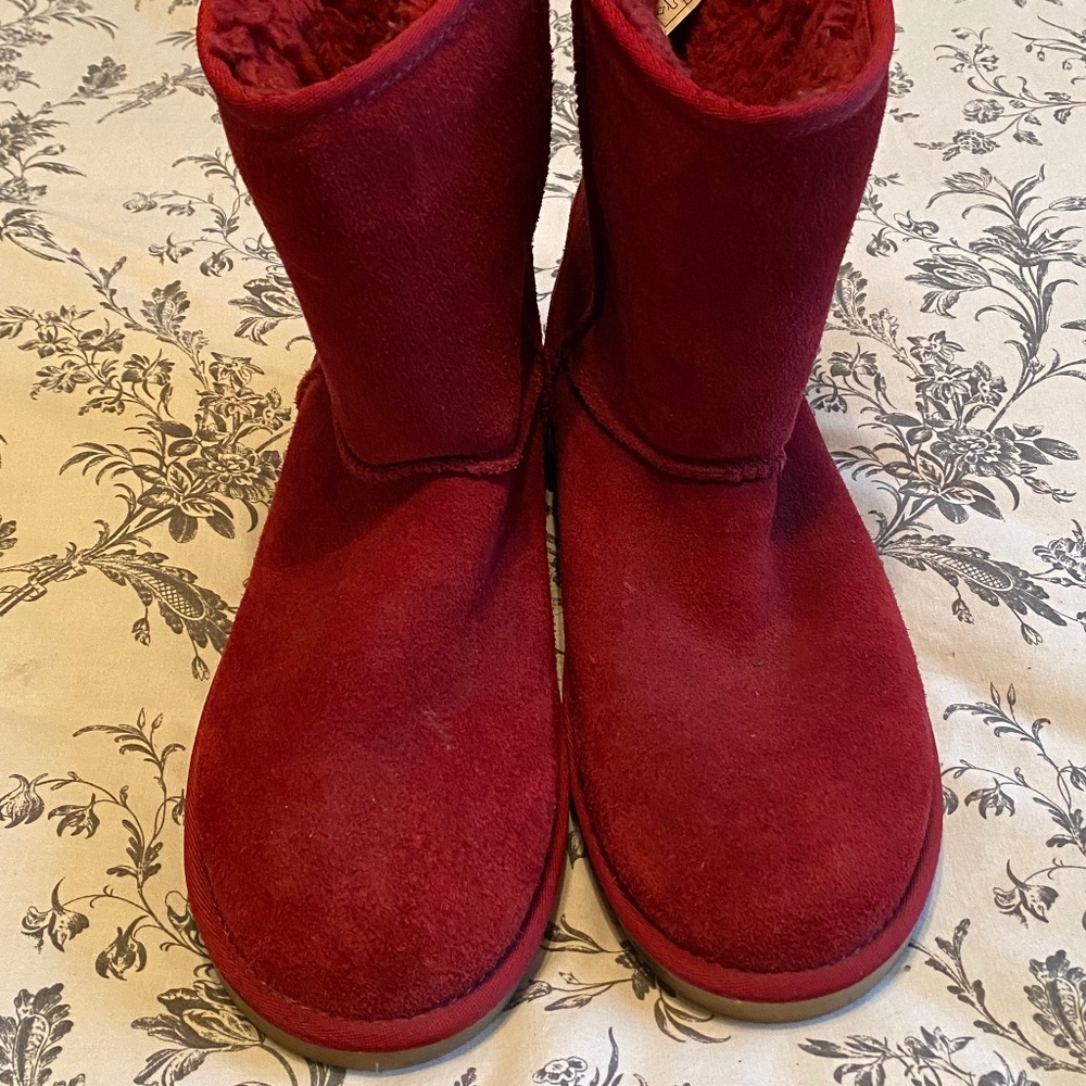 Kookaburra by Ugg Short Rhubarb Boots Size 10 USA